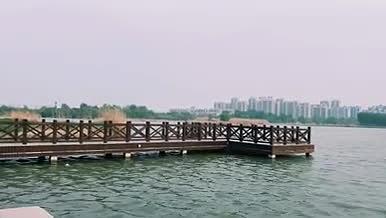 自然风光湖泊4K高清实拍视频素材视频的预览图